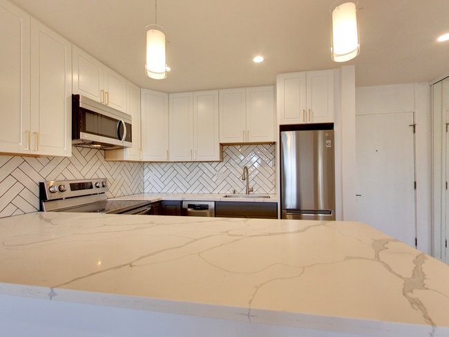 Building Photo - 1504 Newlands Ave Unit 108