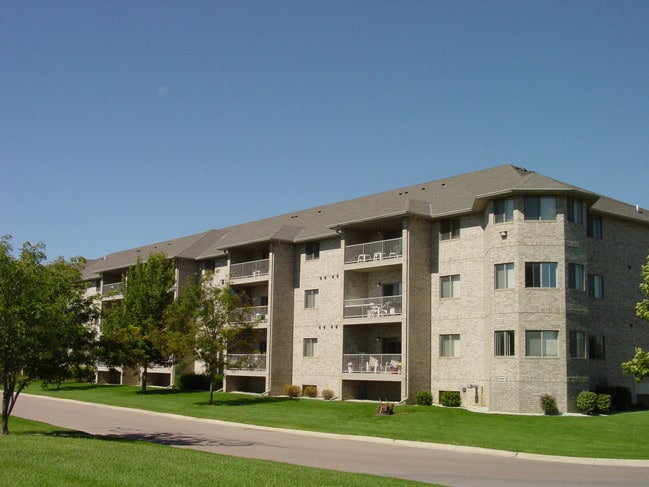 STERLING GREEN - STERLING GREEN Apartments