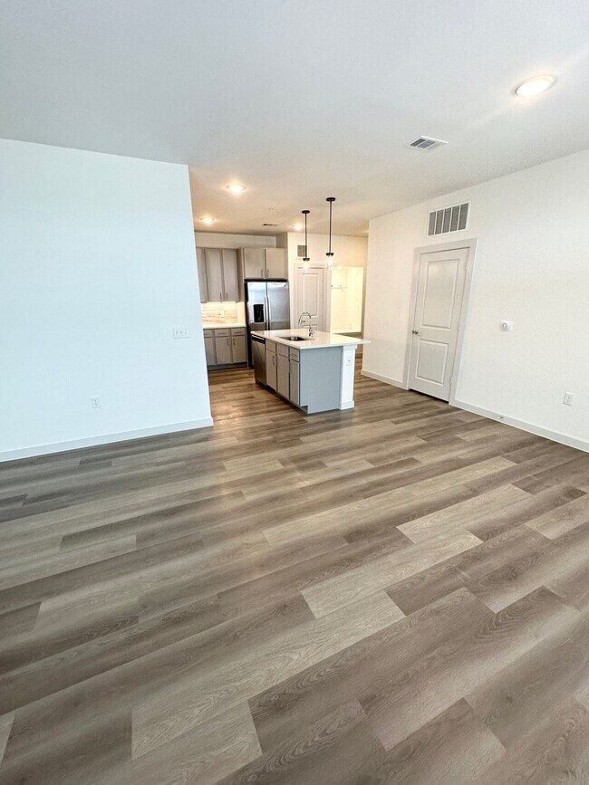 Photo - 2b/2b - Brand New Rental! W/D In-Unit - De...