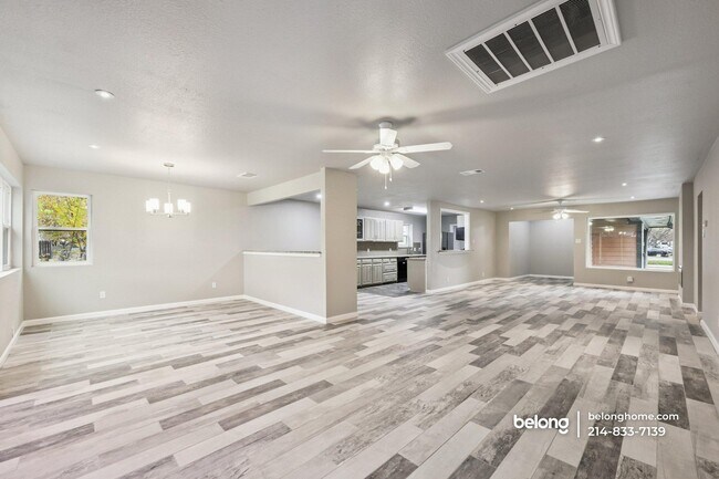 Photo - 1710 Duncan Way