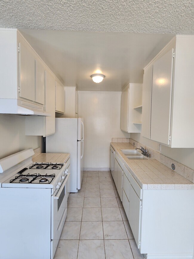 Photo - 519 N Hayworth Ave