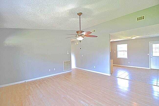Photo - 850 Lyndsi Ln