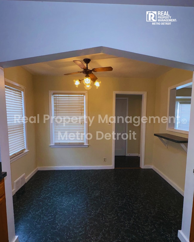 Photo - 823 E Second St