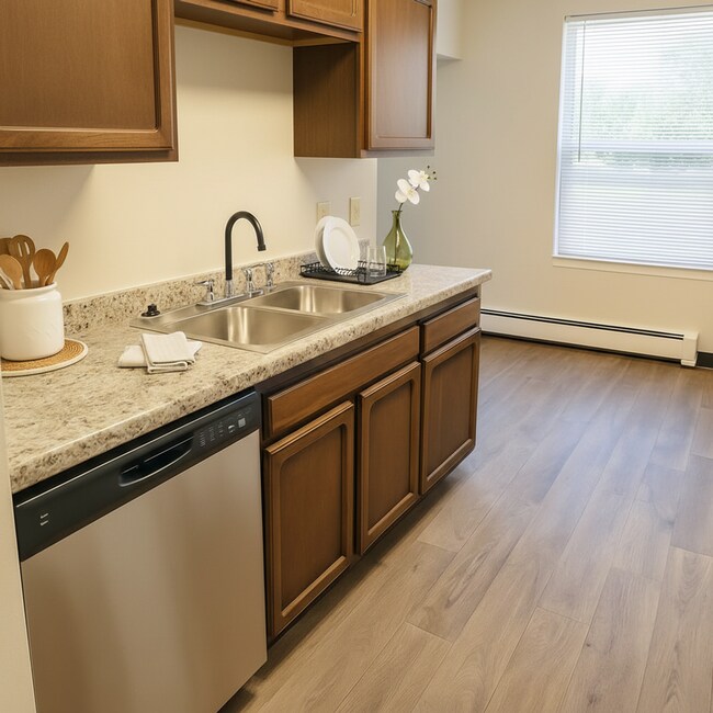 Photo - River Road Court Apartments