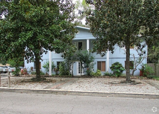 Building Photo - 2BR/1BA Flat Biking/Walking Distance to UF... Unit A Rental