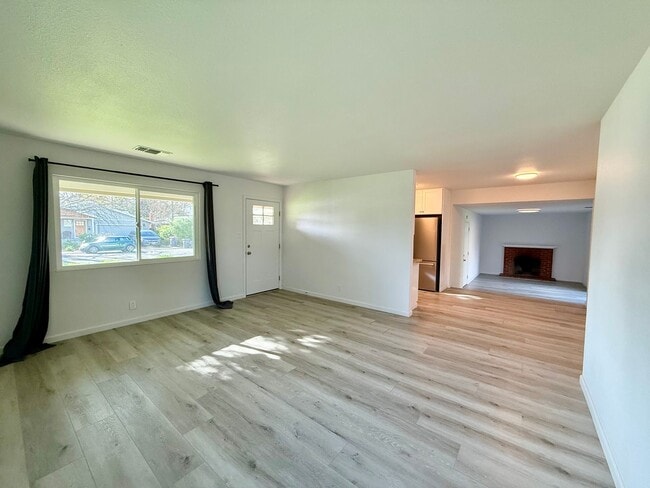 Photo - 1725 Albion Pl