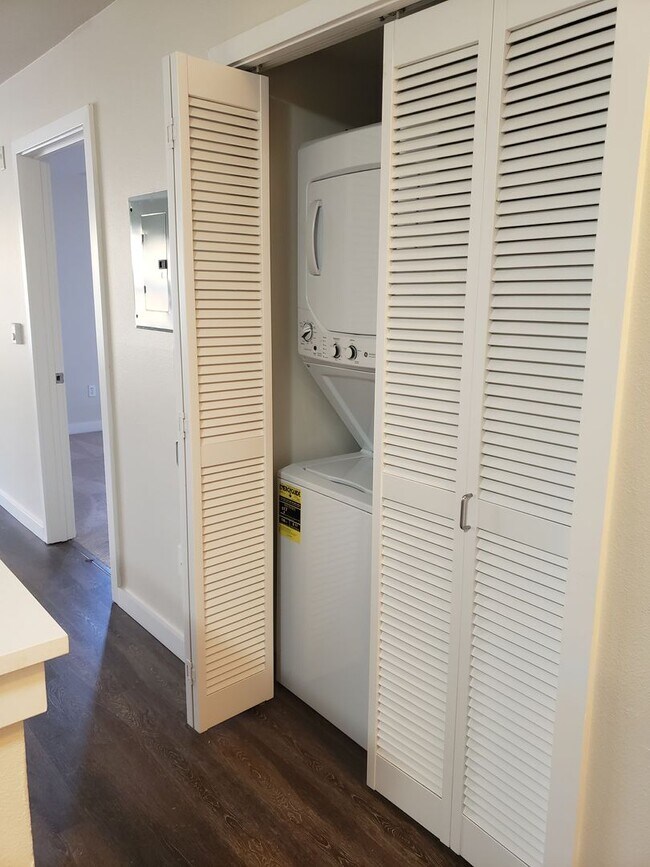 Photo - Orliss Apartment (Garden Court)