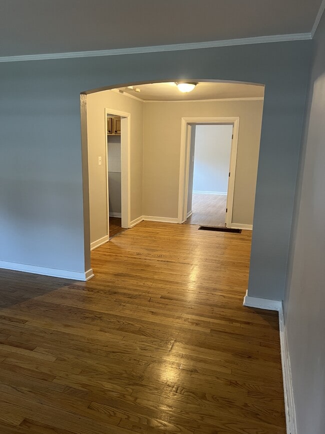 Photo - 9819 S Clyde Ave