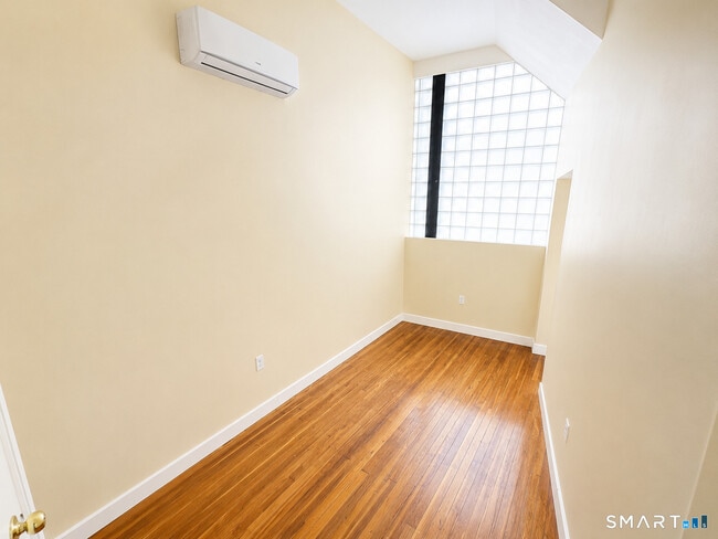 Photo - 105 Bank St Unit 1F