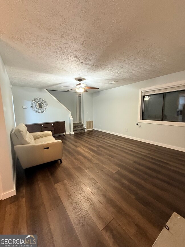 Photo - 162 Twiggs Cor