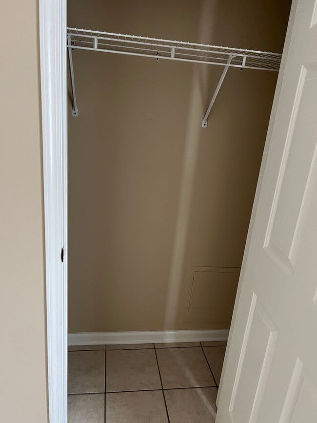 Building Photo - 504 Idlewild Dr Unit Apt B