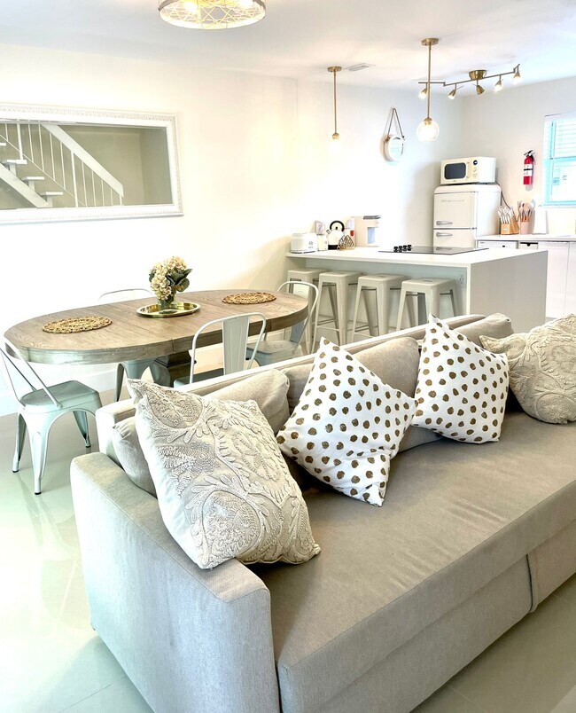 Photo - 798 Crandon Blvd Townhome