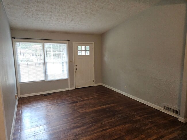 Photo - Renovated Marietta Bungalow Casa