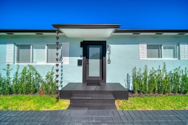 Building Photo - 9315 SW 44th St