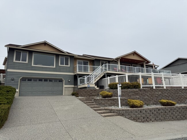 Building Photo - 165 Coral St