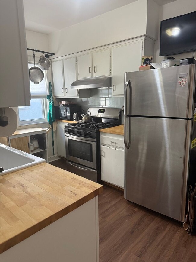 Photo - 1067 St Clair Ave Unit 1