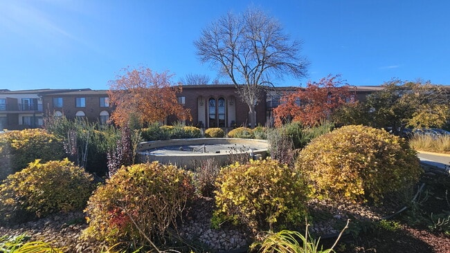 Building Photo - "Chic Urban Living: Cozy 1-Bedroom Condo in Prime Minneapolis Location!" Unit 101