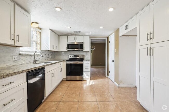 Building Photo - 1003 Suwanee Ln Rental