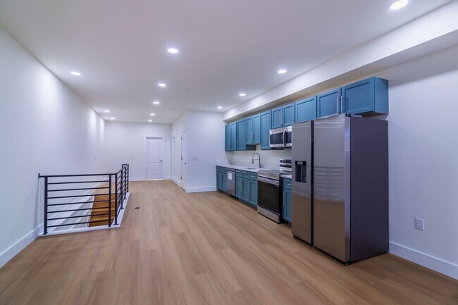 Building Photo - 3956 Parrish St Unit A