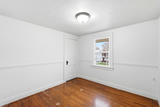 Photo - 607 W Grand Ave