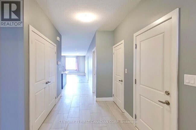 Photo - 1375 Whetherfield St