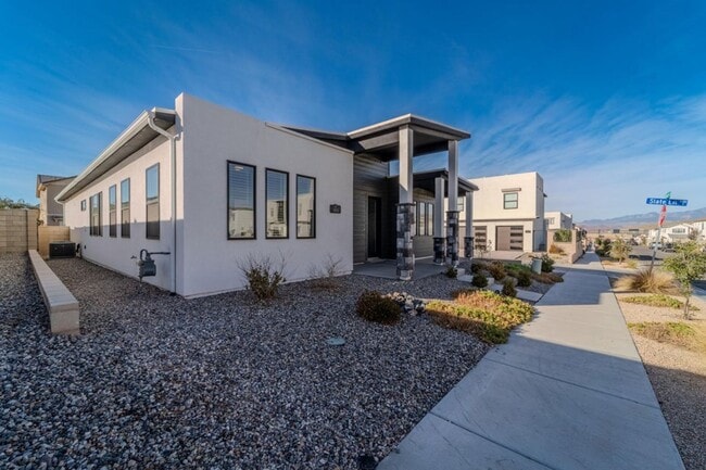Photo - Beautiful 3 bed 2 bath + Den Home in Desert Color! Corner Lot!!