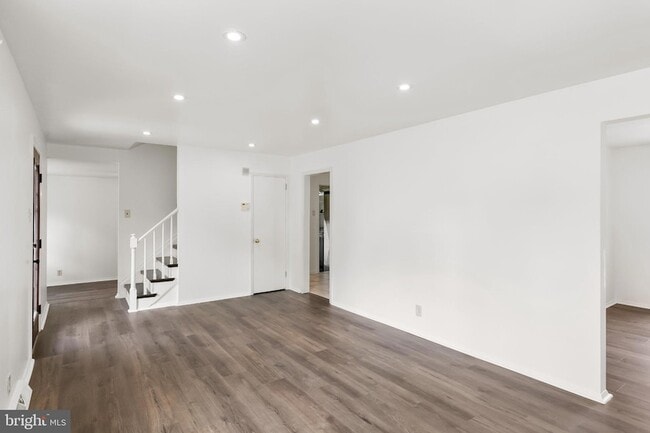 Photo - 116 Eaton Pl