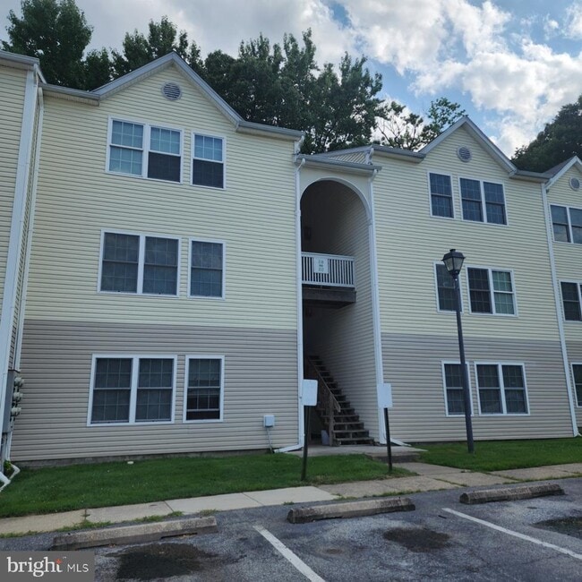 Building Photo - 212 Highland Blvd Rental