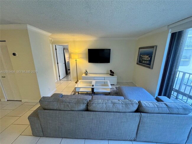 Photo - 2625 Collins Ave Unit 320