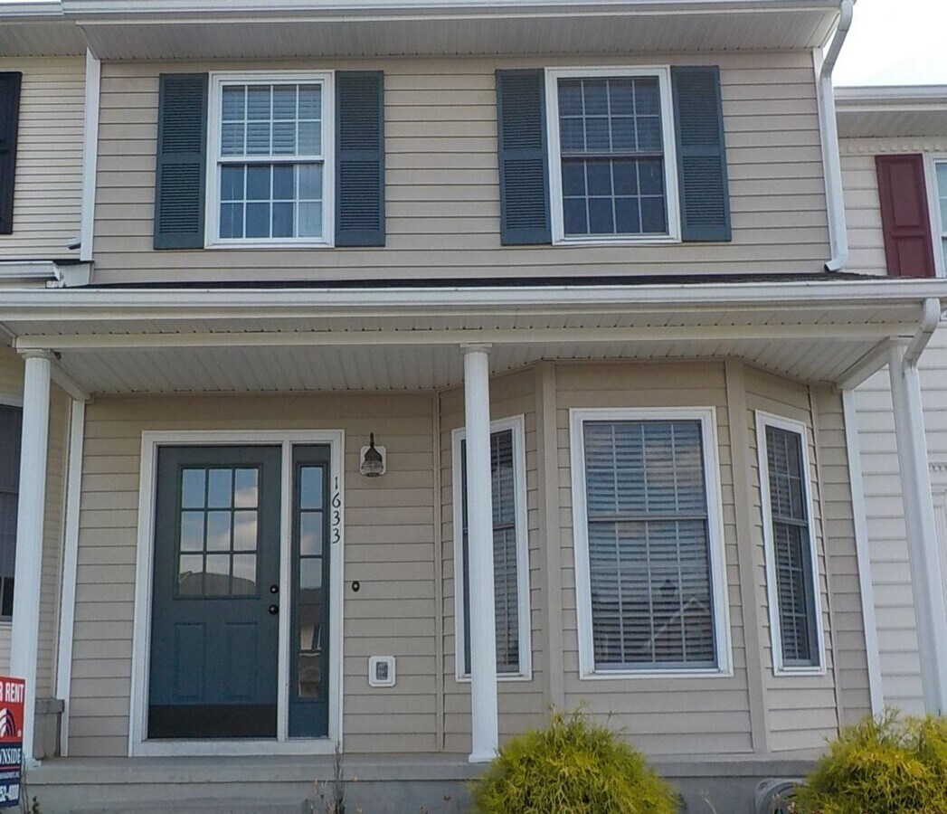 Photo - 1633 York Dr NW