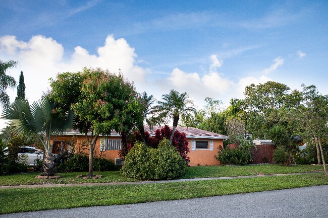 351 SW 66th Ave