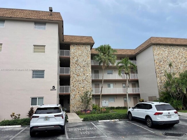 Building Photo - 2500 SW 81st Ave Unit 102