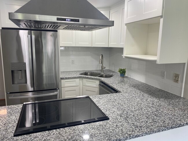 Photo - 609 Market St S