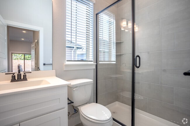 1BR, 1BA - 746SF - Bathroom - Canopy Homes at Woodcreek