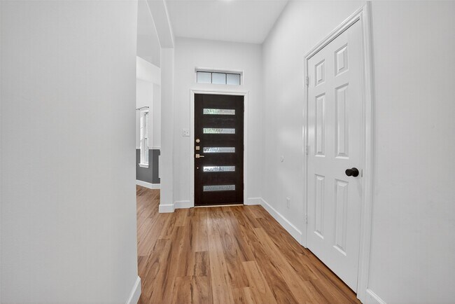 Photo - 17002 Analisa Cir