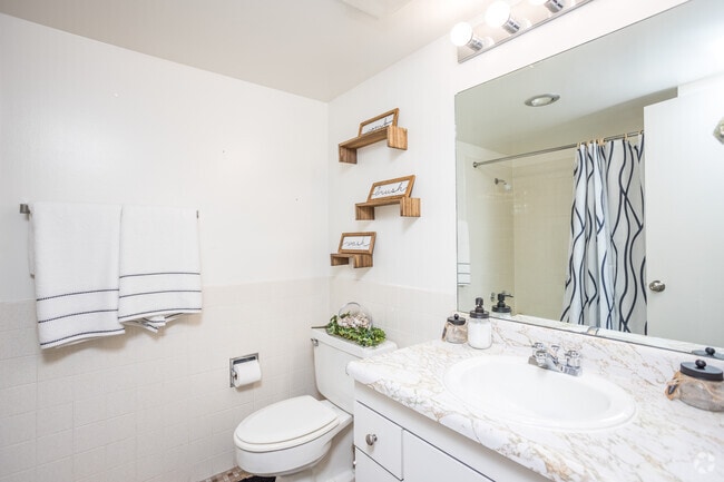 2BR, 2BA - 1,130 SF - 3000 Grand Apartments