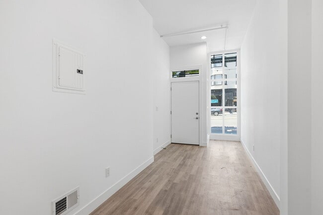 Building Photo - 1549 California St Unit A