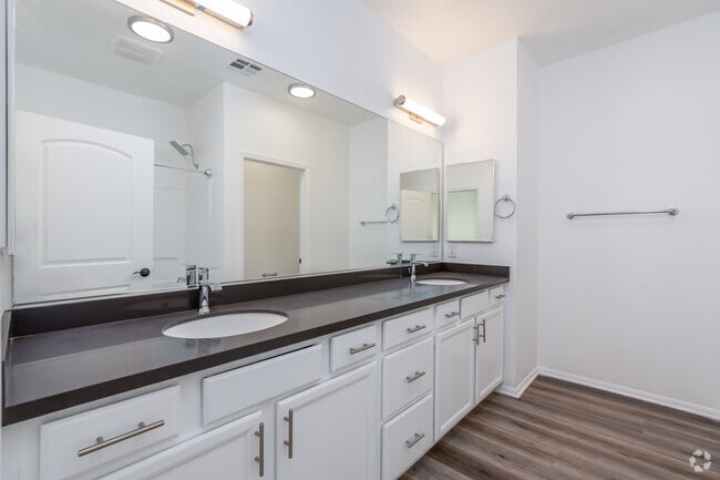 3BR, 3BA - 1,239SF - Primary Bathroom