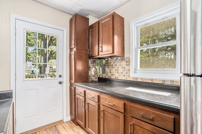 Photo - $1350 Eastwood 2-Bed/1-Bath Ranch, Basement, Large, Fenced yard - Ask about our no security depos...