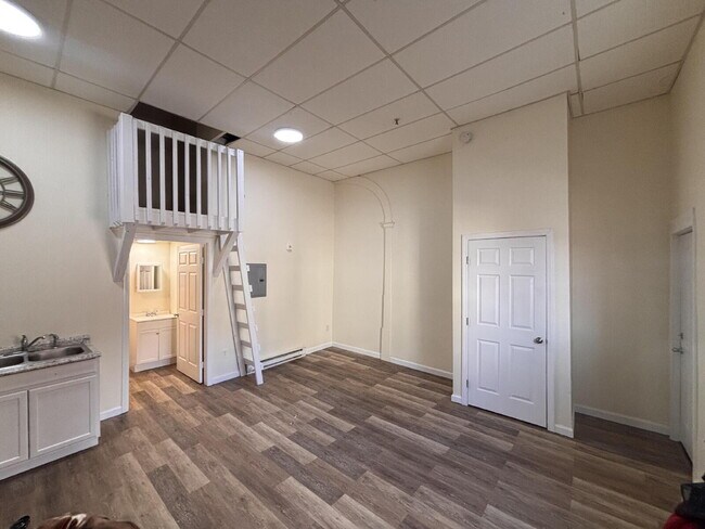 Photo - Walk everywhere - Charming Studio Loft in the Heart of Bath, Maine! Unit 3