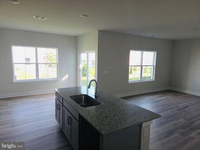 Building Photo - 232 Munsee Cir