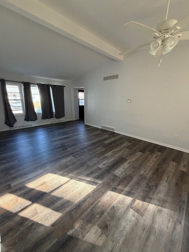 Photo - 618 Christopher St