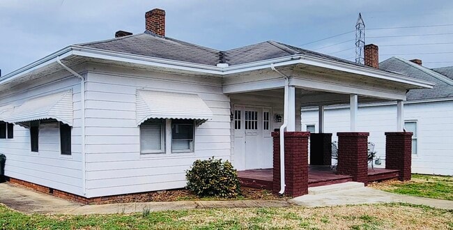 Photo - 1628 S Main St