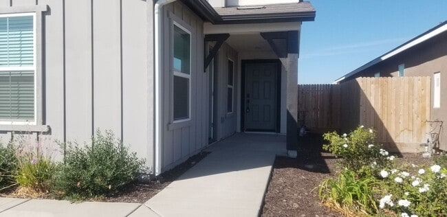 Photo - 375 Castellana St