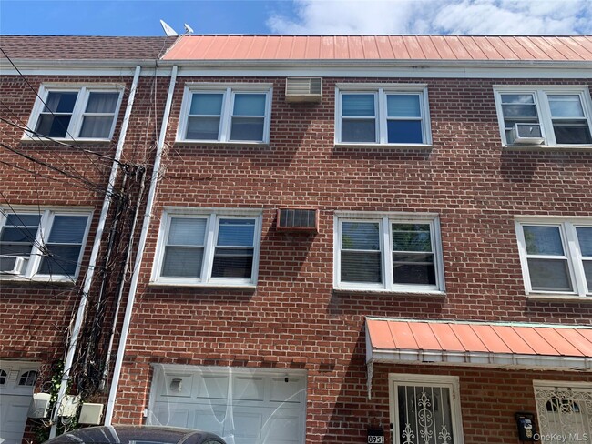 Building Photo - 89-51 241st St Unit 3rd fl