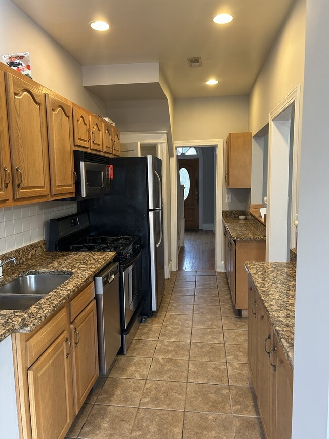 Photo - 1039 Quebec Pl NW