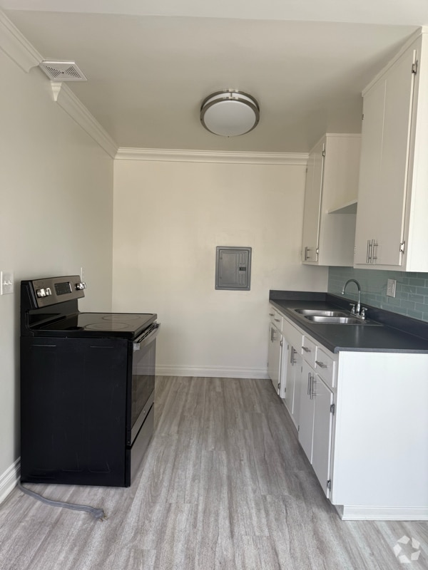 Building Photo - 8801 Owensmouth Ave Rental