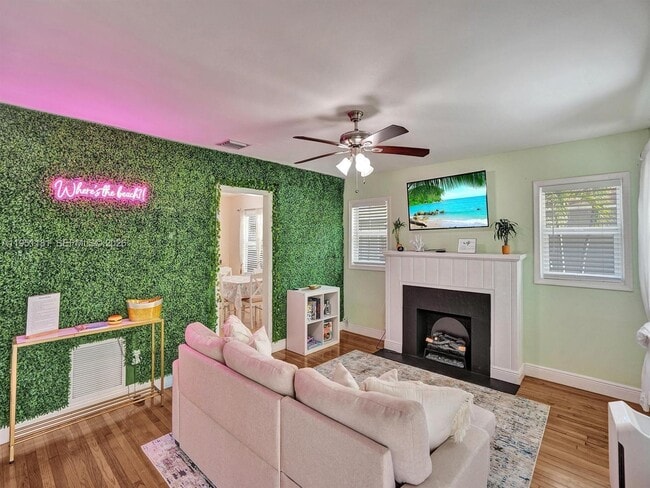 Photo - 615 SW 4th Ave