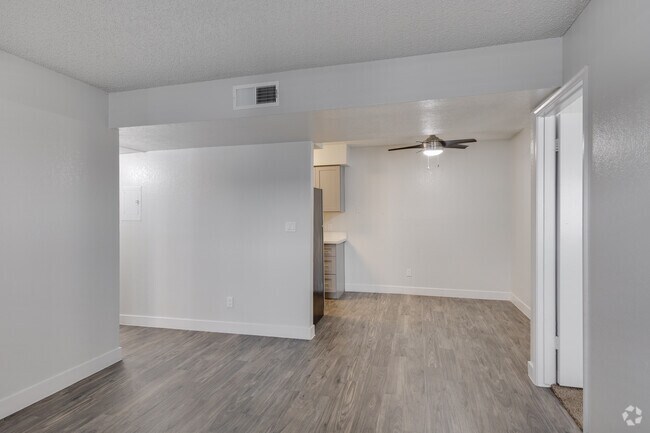 2BR, 2BA - 900SF - Living Room