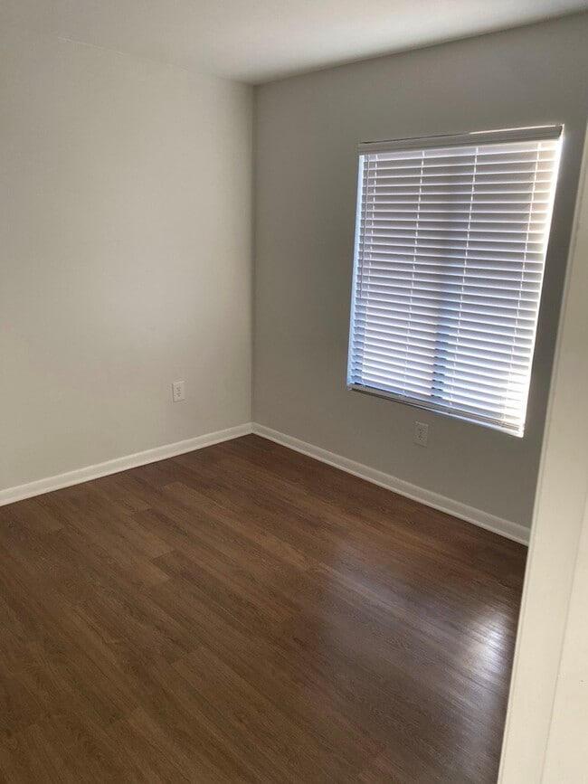 Photo - 1600 Park Cir